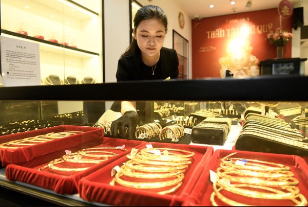 Vì sao càng mua vàng càng lỗ?