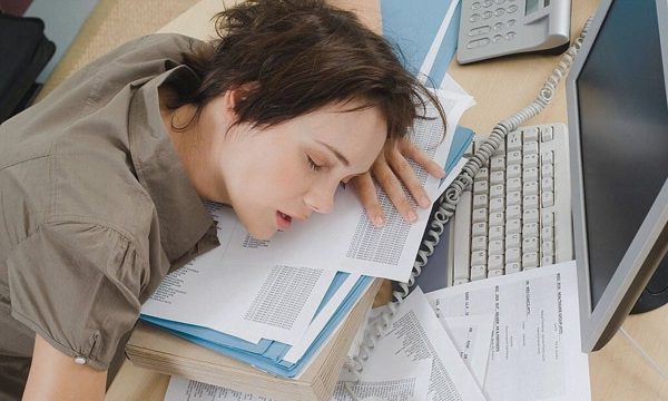 Vì sao dân văn phòng hay 'kiệt sức' lúc 3h chiều?
