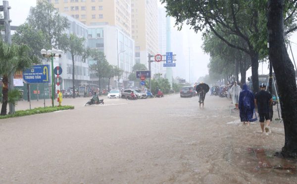 Vì sao dự án hồ điều hòa hơn 600 tỷ đồng đã vận hành, đường huyết mạch vẫn ngập?