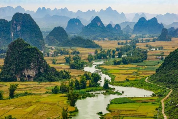 Vì sao du lịch thế giới giảm tốc, Việt Nam vẫn có thể ngược dòng?