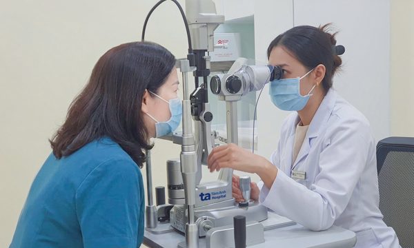Vì sao đục thủy tinh thể dễ gây glôcôm?