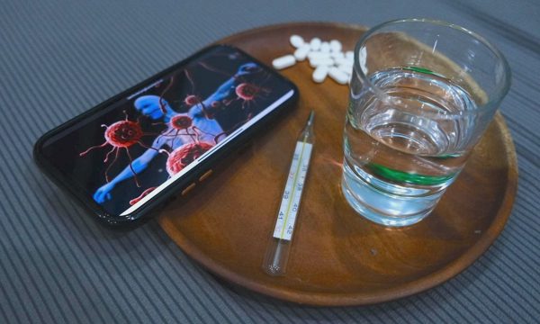 Vì sao estrogen thay đổi có thể gây đau đầu?