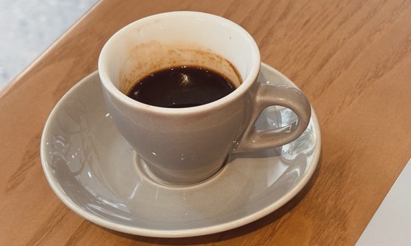 Vì sao huyết áp tăng sau khi uống cà phê?