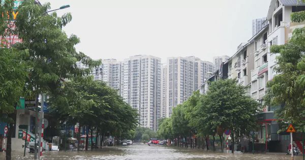 Vì sao khu vực phía Tây Hà Nội liên tục ngập sâu sau mưa lớn?