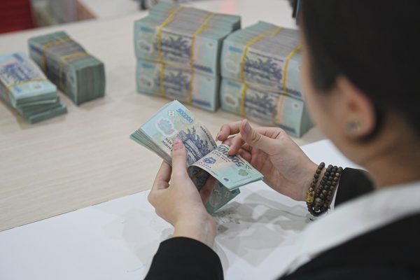 Vì sao lãi suất chưa thể hạ nhiệt?