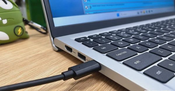 Vì sao laptop không thể sạc pin đến 100%?