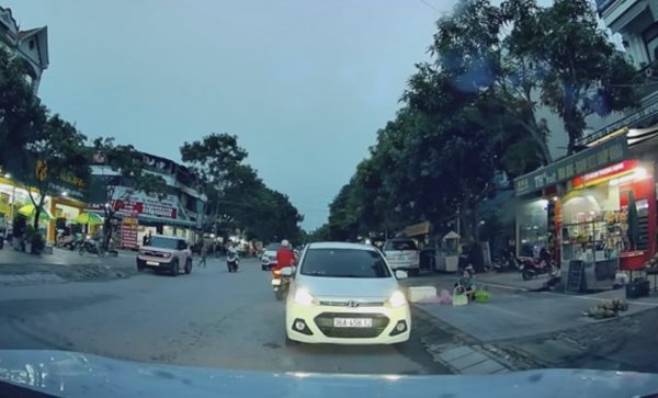 'Vì sao lỗi dừng, đỗ xe ngược chiều phạt nhẹ hơn đi ngược chiều?'