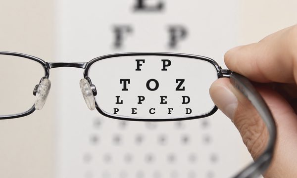 Vì sao mắc bệnh mắt dù vẫn nhìn rõ?