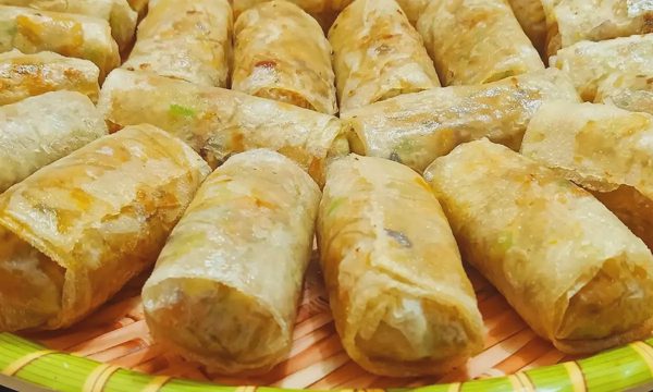 Vì sao nem rán thường cháy đen hai đầu?