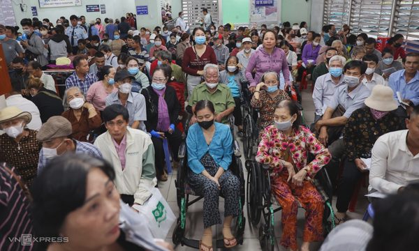 Vì sao người bệnh đổ dồn đến bệnh viện Chợ Rẫy?