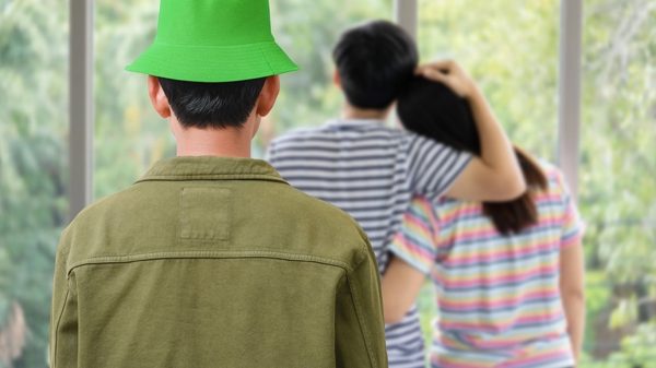 Vì sao người Trung Quốc kiêng tặng đồng hồ, ô dù và mũ màu xanh lá?