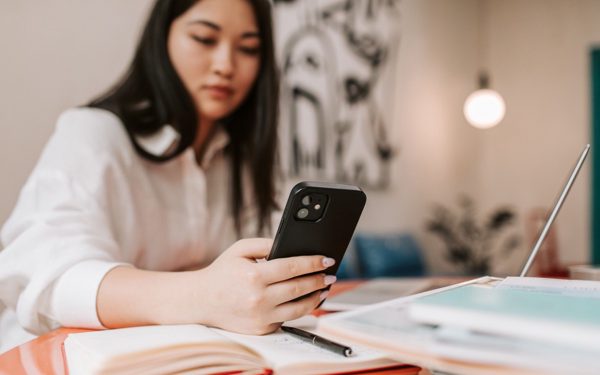 Vì sao nhiều app dịch vụ tích hợp AI khó giữ chân người dùng?