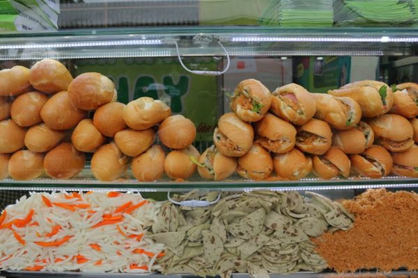 Vì sao những ổ bánh mì thơm ngon có thể khiến hàng trăm người nhập viện?