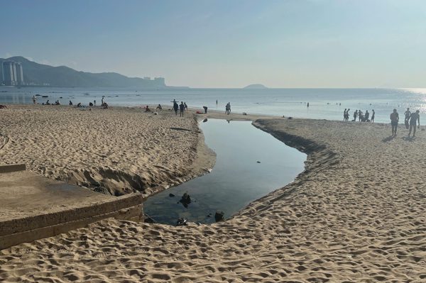 Vì sao ô nhiễm ở bãi biển Bắc Nha Trang kéo dài?