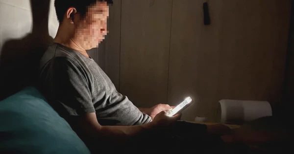 Vì sao sau 22 giờ lại muốn nhắn tin cho người yêu cũ?