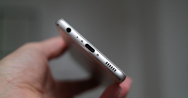 Vì sao smartphone nên có thêm cổng USB-C thứ hai?