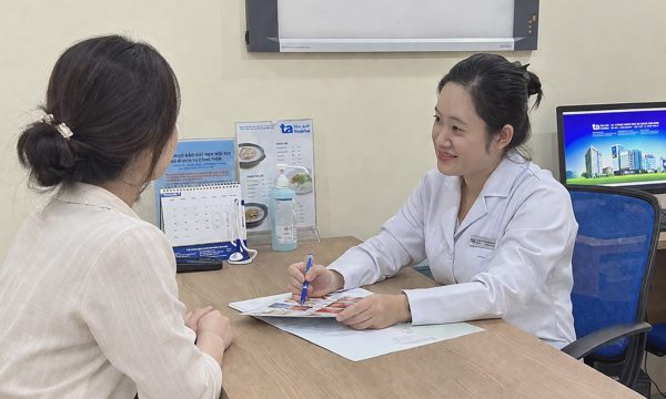 Vì sao thừa sắc tố beta-carotene gây vàng da?