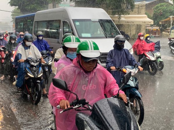 Vì sao TPHCM có mưa lớn từ đêm đến sáng?