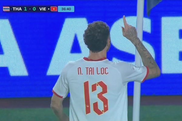 Vì sao trọng tài từ chối bàn thắng của tuyển Việt Nam vào lưới Thái Lan?