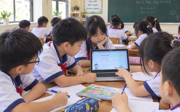 Vì sao Úc khuyến cáo không cho học sinh tiểu học dùng AI?