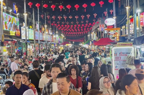 Vì sao vé máy bay đi Malaysia, Singapore rẻ hơn nhiều chặng nội địa?