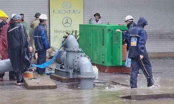 Vì sao Vinh nhanh hết ngập sau trận mưa kỷ lục 399 mm?