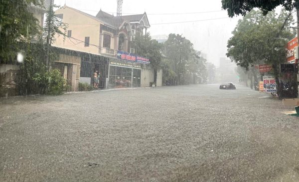 Vì sao Vinh xuất hiện mưa lớn kỷ lục trong hơn 40 năm?