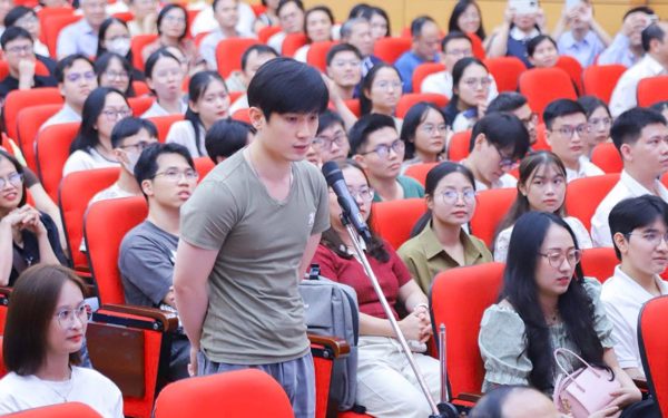 Vì sao Y Hà Nội giữ 'đặc sản' hô tên, chọn chuyên ngành bác sĩ nội trú suốt 11 năm?