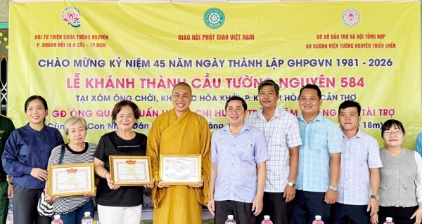 Vị trụ trì vận động xây cầu, dạy tiếng Khmer giúp người dân thoát nghèo