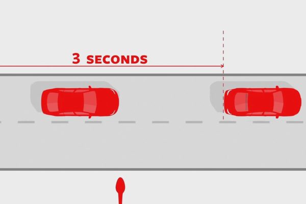 Video: Quy tắc 3 giây để giữ an toàn khi bám đuôi xe phía trước