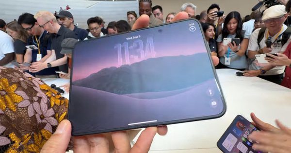 Video thực tế iPhone Duo hé lộ điều bất ngờ về nếp gấp màn hình