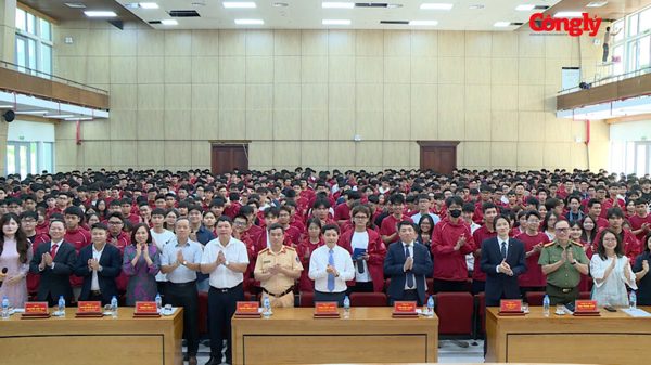 [Video] Thượng tôn pháp luật, xây dựng văn hóa giao thông trong sinh viên