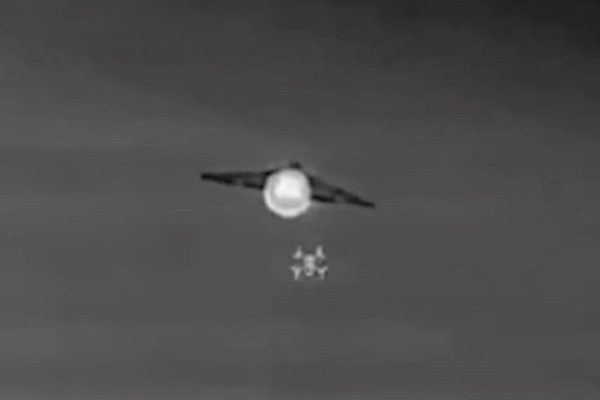 Video xuồng không người lái Ukraine phóng vũ khí đánh chặn UAV Nga