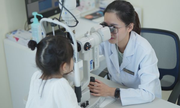 Viêm giác mạc ở trẻ có chữa khỏi không?