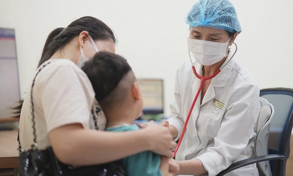 Viêm phổi ở trẻ có lây?