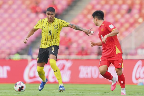 Việt Nam 0-0 Malaysia (hiệp 1): Hai Long sút phạt không thành