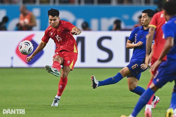 Việt Nam 0-1 Thái Lan (hiệp 1): Bàn thua bất ngờ