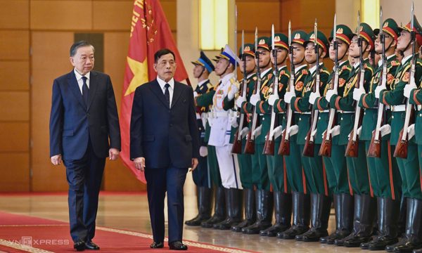 Việt Nam bắn 21 loạt đại bác chào mừng Quốc vương Thái Lan