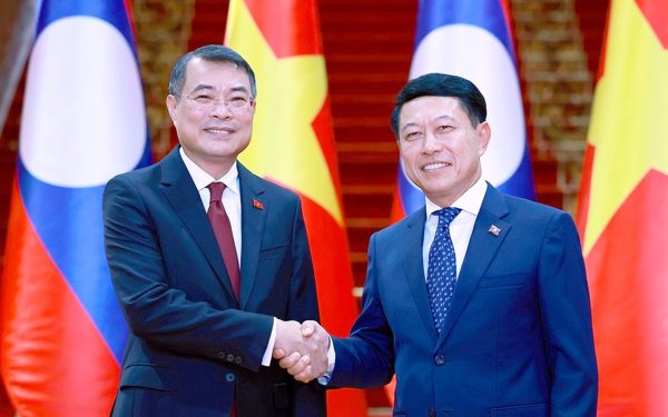 Việt Nam bàn giao hệ thống quản lý dân cư và CCCD tại Lào, khởi công Trường Đại học hữu nghị