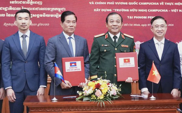 Việt Nam - Campuchia ký bản ghi nhớ xây dựng trường hữu nghị tại Phnom Penh