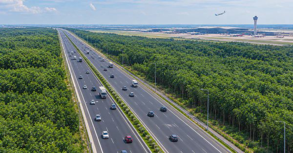 Việt Nam đang xây một tuyến đường rộng 8 làn xe, đi xuyên rừng cao su, sẽ kết nối trực tiếp tới sân bay lớn nhất nước ta