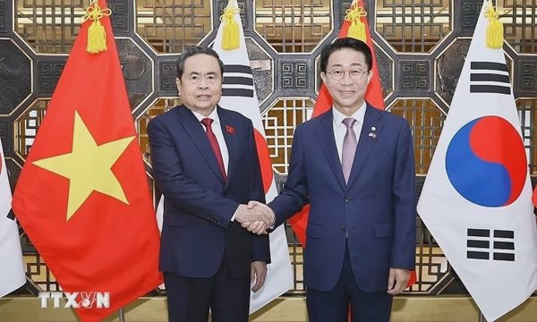 Việt Nam đề nghị Hàn Quốc mở rộng đầu tư vào trung tâm dữ liệu AI