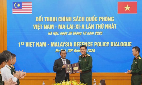 Việt Nam đề nghị Malaysia hỗ trợ đào tạo tiếng Anh cho sĩ quan