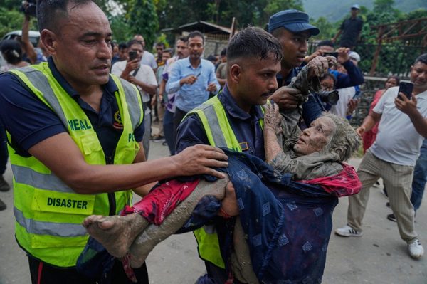 Việt Nam gửi điện thăm hỏi Trung Quốc và Nepal sau trận lũ quét kinh hoàng