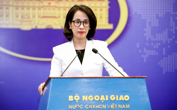 Việt Nam hoan nghênh chính sách miễn visa của Nga cho du khách Việt Nam
