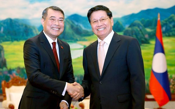 Việt Nam - Lào khẳng định ưu tiên cao nhất cho việc vun đắp quan hệ đặc biệt