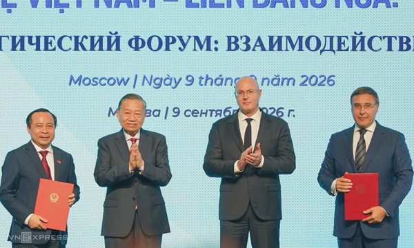 Việt Nam - Nga trao bảy văn kiện hợp tác khoa học, công nghệ