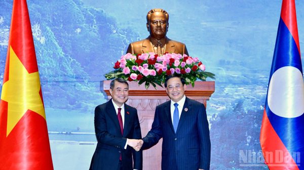 Việt Nam sẵn sàng hỗ trợ Lào tận dụng hiệu quả các cơ hội để phát triển nhanh và bền vững