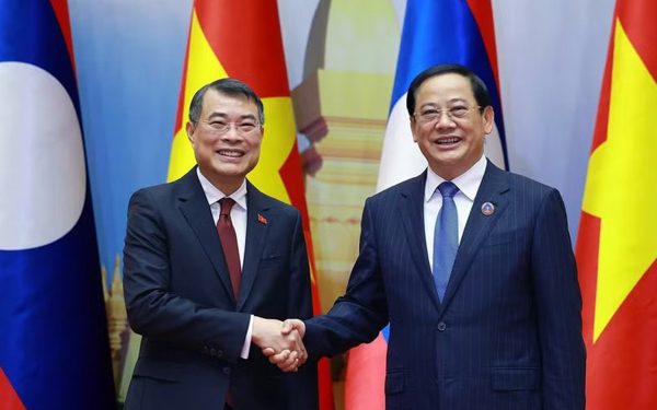 Việt Nam sẵn sàng tiếp tục hỗ trợ Lào phát triển nhanh, bền vững