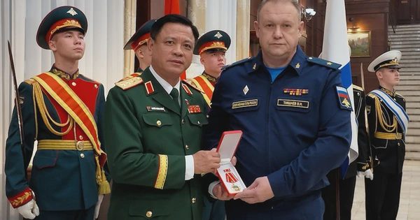 Việt Nam tặng huân chương cho 2 học viện quân sự của Nga